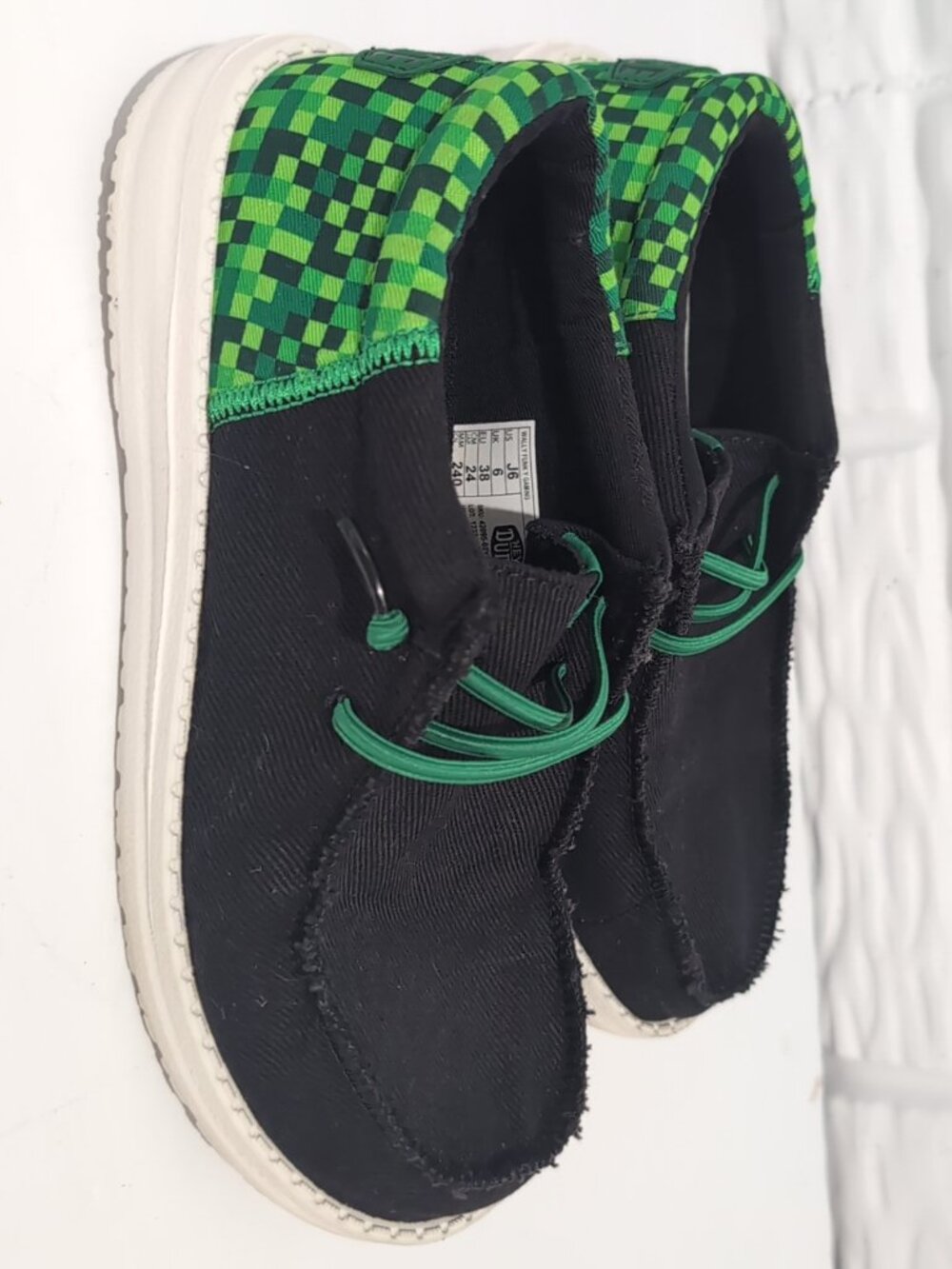 Hey Dude Wally Funk Gaming Black Green Minecraft Slip On Loafers Youth Size J6